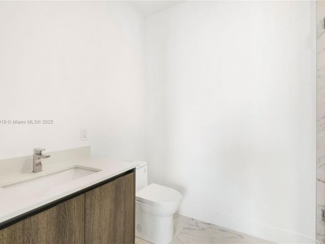 Apartment for rent  Unit #1604 - photo 6241290