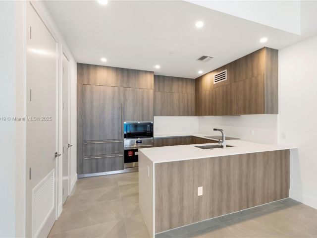 Apartment for rent  Unit #1604 - photo 6241291