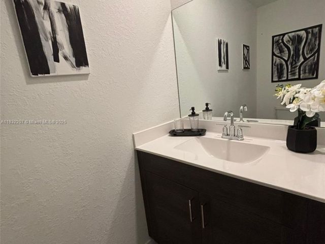 Home for sale at 830 SE 19th St - photo 6240501