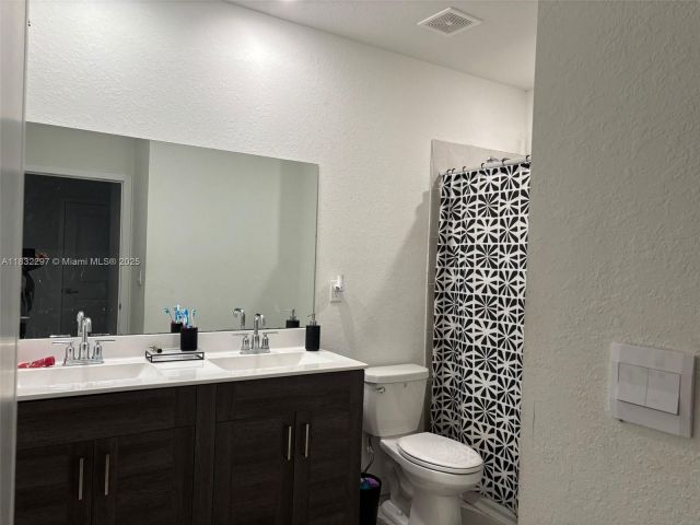 Home for sale at 830 SE 19th St - photo 6240506