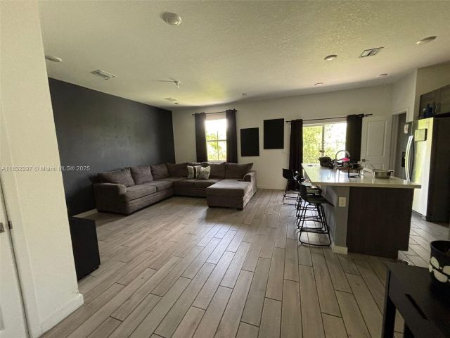 Home for sale at 830 SE 19th St - photo 6240512