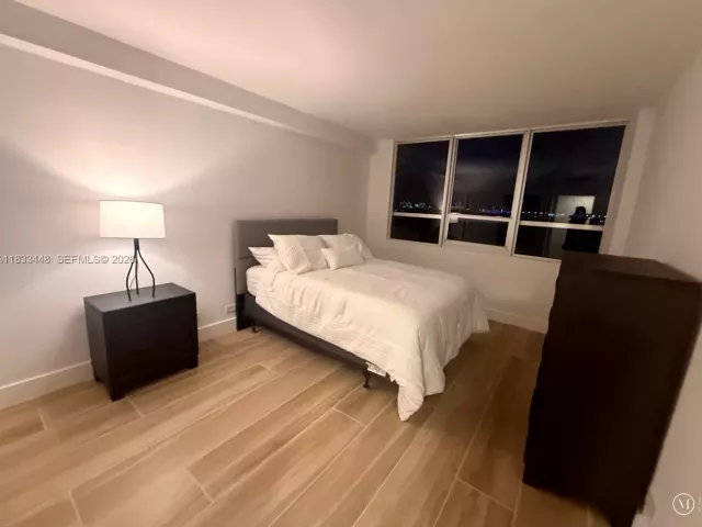 2-bedroom condo for rent in Miami Beach - 1500 Bay Rd 724S - MondialRealty