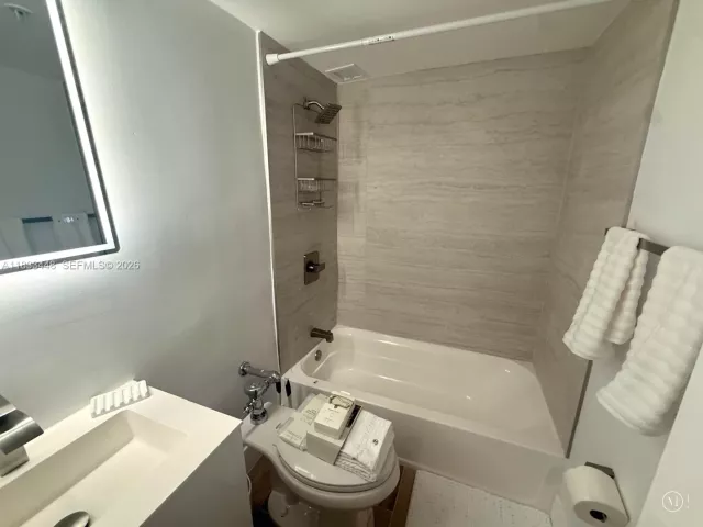 2-bedroom condo for rent in Miami Beach - 1500 Bay Rd 724S - MondialRealty