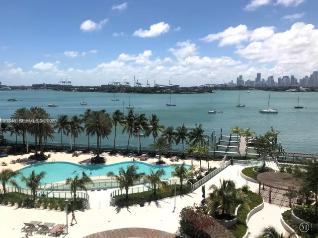 2-bedroom condo for rent in Miami Beach - 1500 Bay Rd 724S - MondialRealty