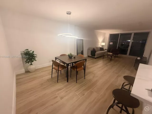 2-bedroom condo for rent in Miami Beach - 1500 Bay Rd 724S - MondialRealty