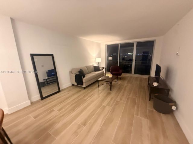 2-bedroom condo for rent in Miami Beach - 1500 Bay Rd 724S - MondialRealty