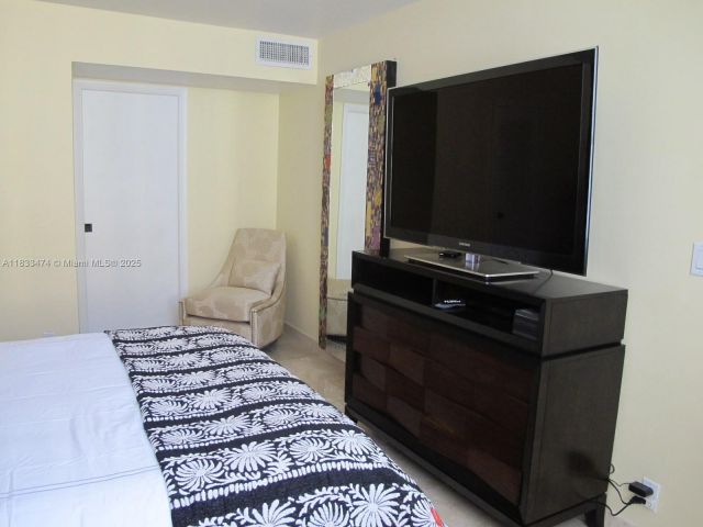 1-bedroom condo for rent in Hallandale Beach - 3140 S Ocean Dr 1207 - MondialRealty