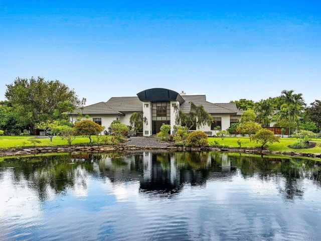 Home for sale at 8549 Surrey Lane - photo 6255329