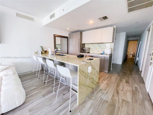 Apartment for sale  Unit #4204 - photo 6258076