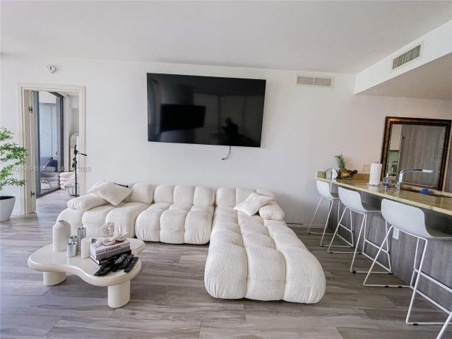 Apartment for sale  Unit #4204 - photo 6258078