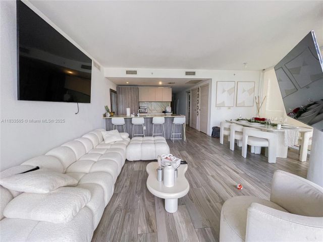 Apartment for sale  Unit #4204 - photo 6258079