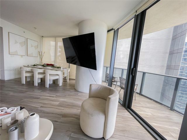 Apartment for sale  Unit #4204 - photo 6258083