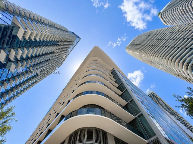 3-bedroom condo for sale in Miami - 801 S Miami Ave 4204 - MondialRealty
