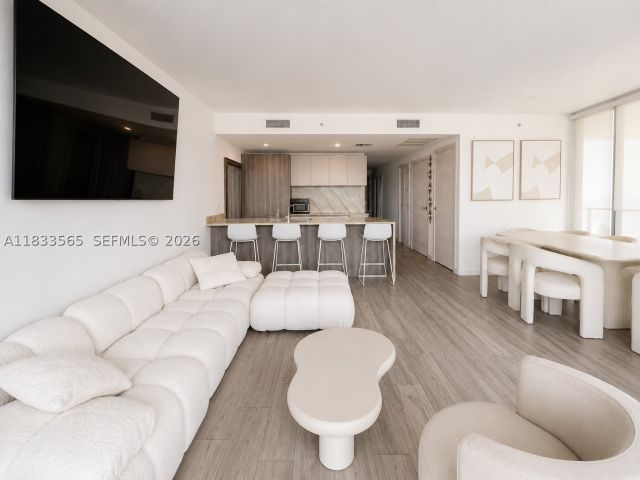 3-bedroom condo for sale in Miami - 801 S Miami Ave 4204 - MondialRealty
