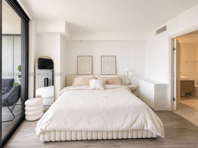 3-bedroom condo for sale in Miami - 801 S Miami Ave 4204 - MondialRealty