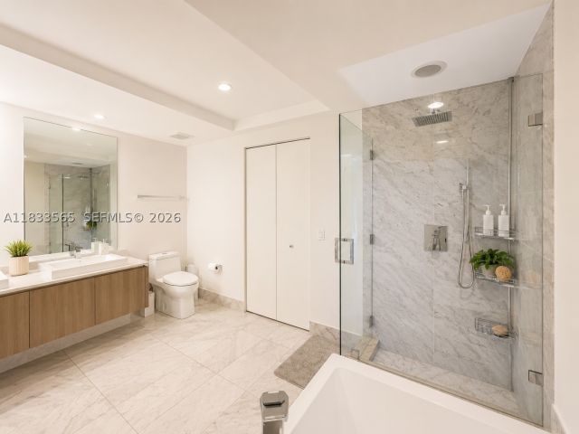 3-bedroom condo for sale in Miami - 801 S Miami Ave 4204 - MondialRealty