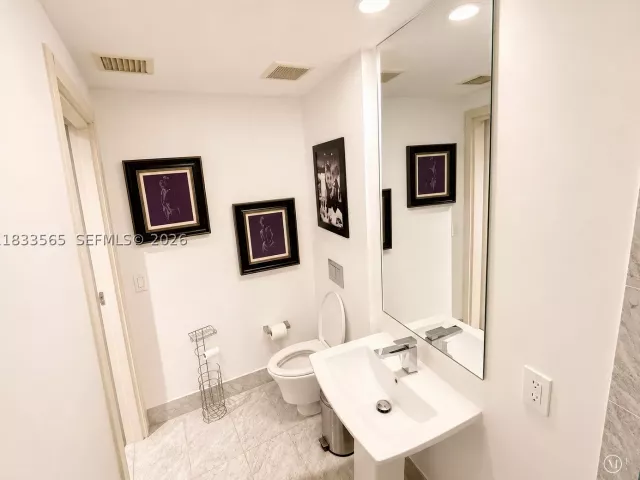 3-bedroom condo for sale in Miami - 801 S Miami Ave 4204 - MondialRealty