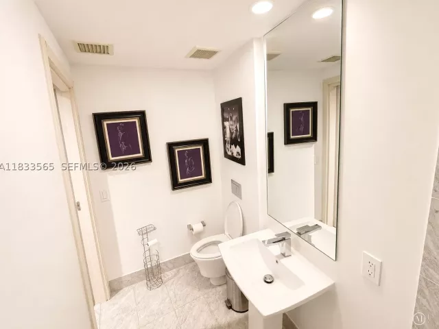 3-bedroom condo for sale in Miami - 801 S Miami Ave 4204 - MondialRealty