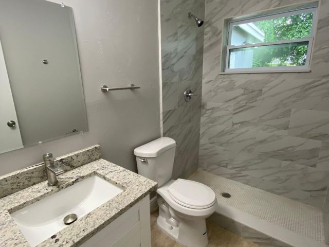 Home for rent at 811 SW 12 Court - photo 6242096