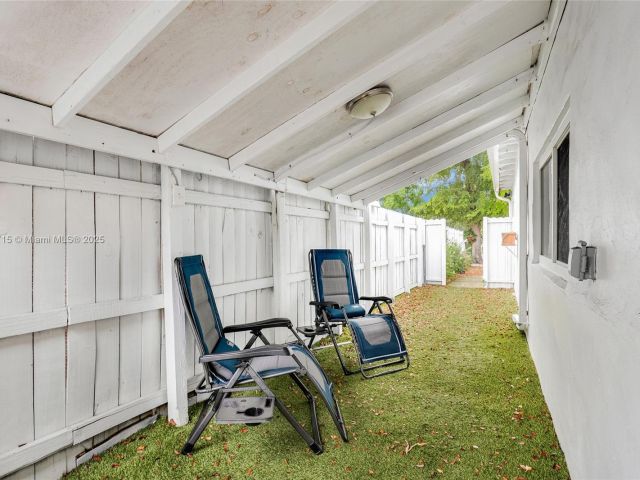 Home for sale at 104 SW 40th Ave - photo 6274651