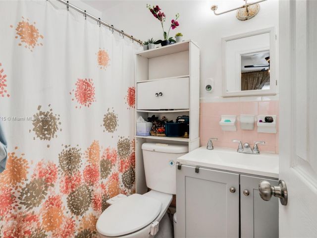 Home for sale at 104 SW 40th Ave - photo 6274656