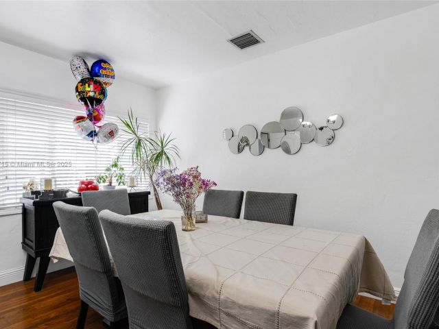 Home for sale at 104 SW 40th Ave - photo 6274658