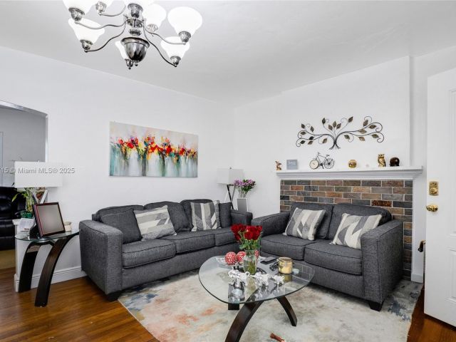 Home for sale at 104 SW 40th Ave - photo 6274659