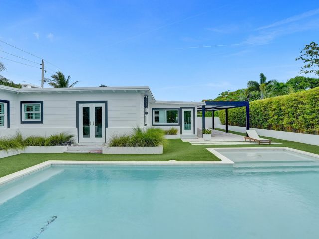 Home for rent at 915 N Swinton Avenue - photo 6252872