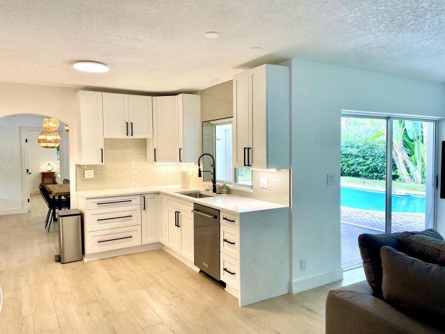 Home for sale at 921 NW 7th Street - photo 6251795