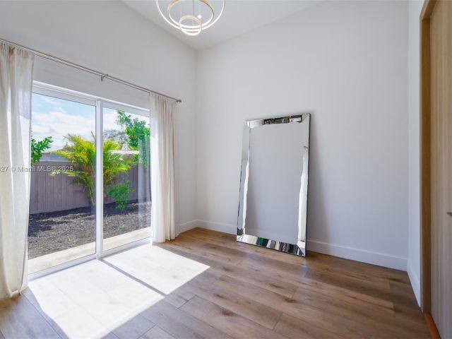 Home for rent at 635 SW 9th St 0 - photo 6243587