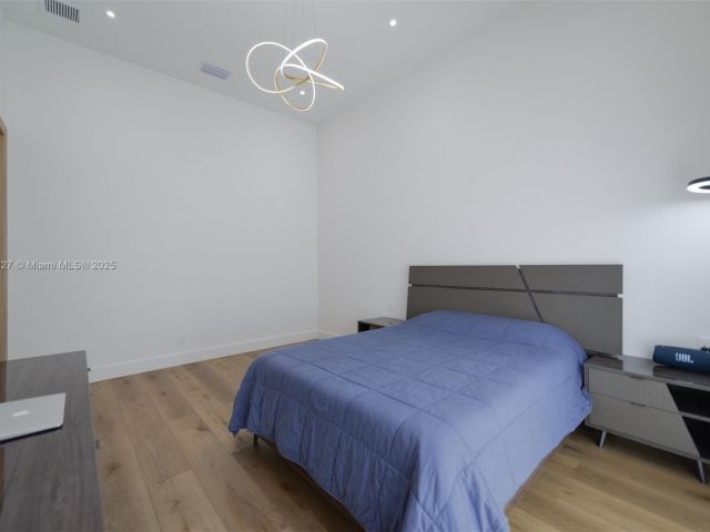 Home for rent at 635 SW 9th St 0 - photo 6243588