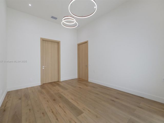 Home for rent at 635 SW 9th St 0 - photo 6243594