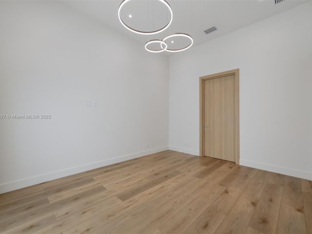 Home for rent at 635 SW 9th St 0 - photo 6243595