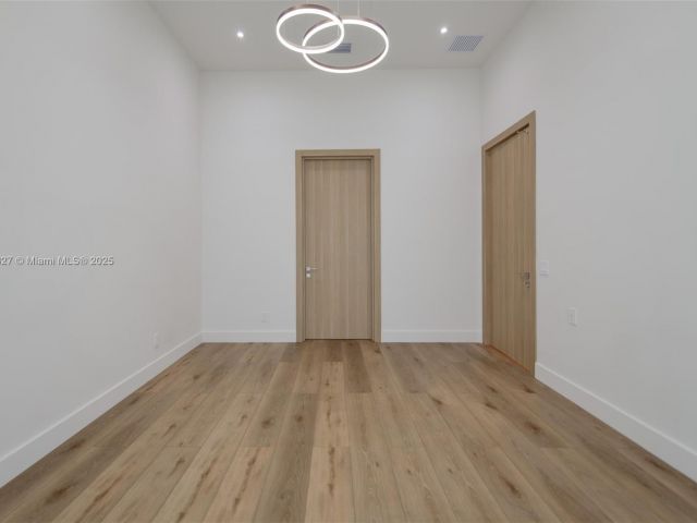 Home for rent at 635 SW 9th St 0 - photo 6243596