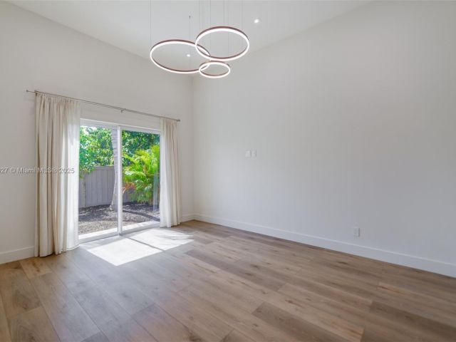 Home for rent at 635 SW 9th St 0 - photo 6243598