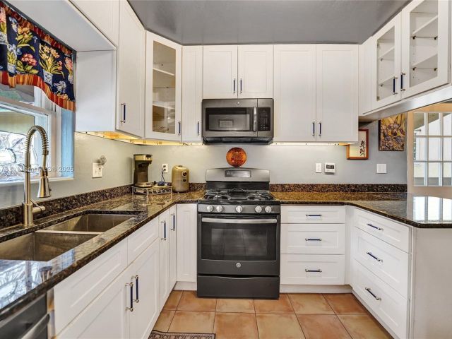 Home for sale at 1340 Jackson St - photo 6266155