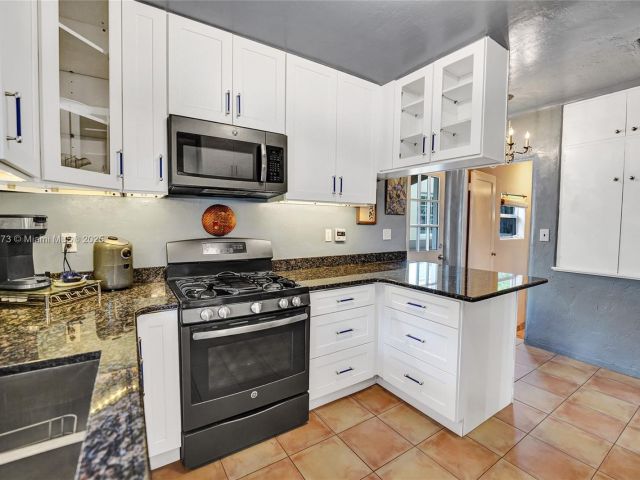 Home for sale at 1340 Jackson St - photo 6266156