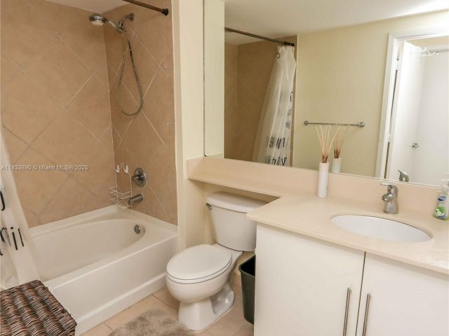 Apartment for sale  Unit #3918 - photo 6264032