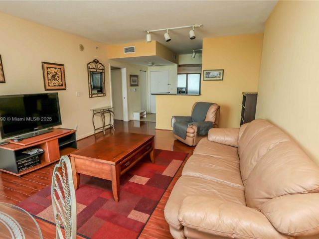 Apartment for sale  Unit #3918 - photo 6264038