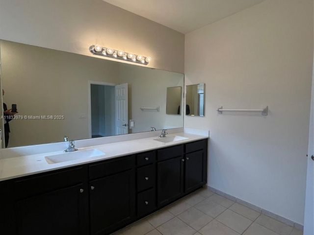 Home for rent at 146 SE 34th Ter 146 - photo 6243545