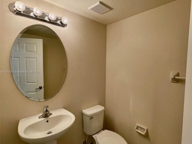 Home for rent at 146 SE 34th Ter 146 - photo 6243549