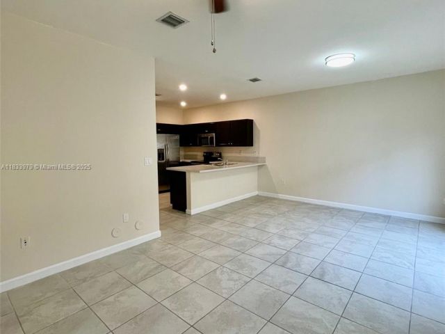 Home for rent at 146 SE 34th Ter 146 - photo 6243553