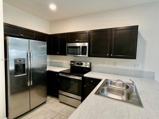 Home for rent at 146 SE 34th Ter 146 - photo 6243555