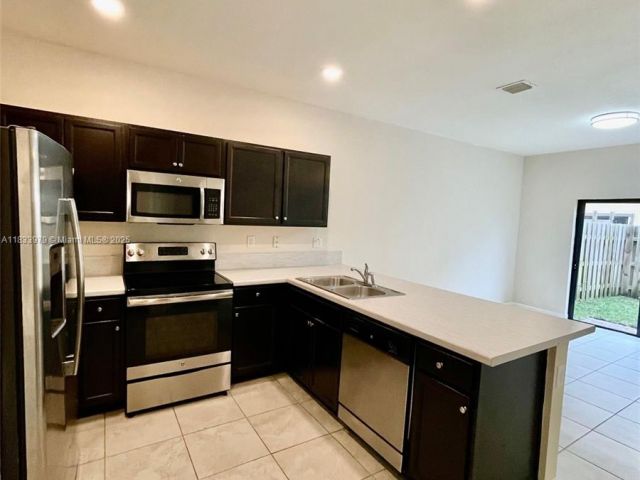 Home for rent at 146 SE 34th Ter 146 - photo 6243556