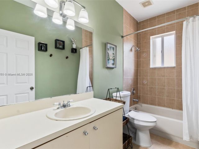 Home for sale at 2617 NE 41st Cir - photo 6244448