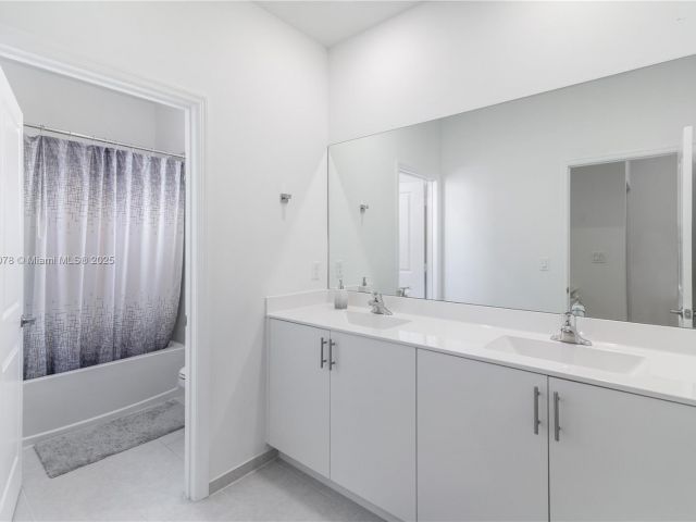 Home for rent at 13612 SW 184th Ln - photo 6248365