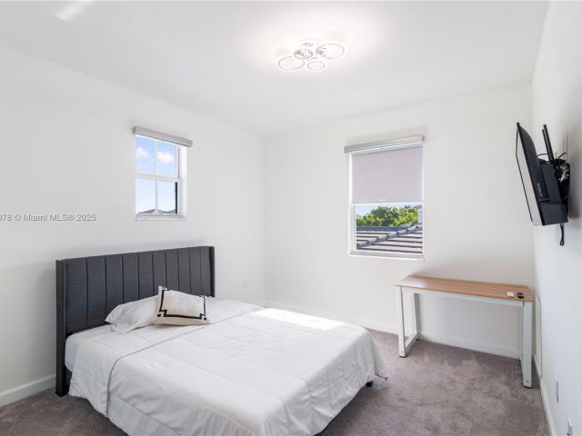 Home for rent at 13612 SW 184th Ln - photo 6248368