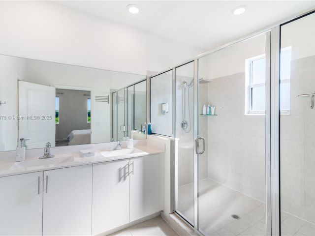 Home for rent at 13612 SW 184th Ln - photo 6248369