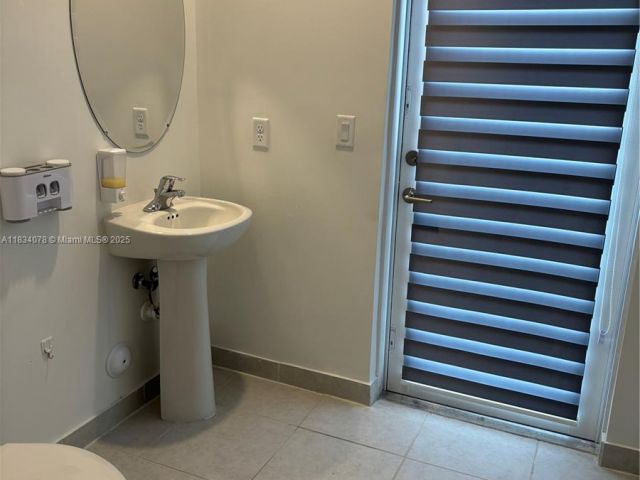 Home for rent at 13612 SW 184th Ln - photo 6248375