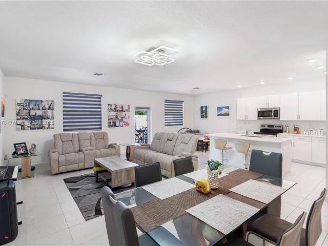 Home for rent at 13612 SW 184th Ln - photo 6248378